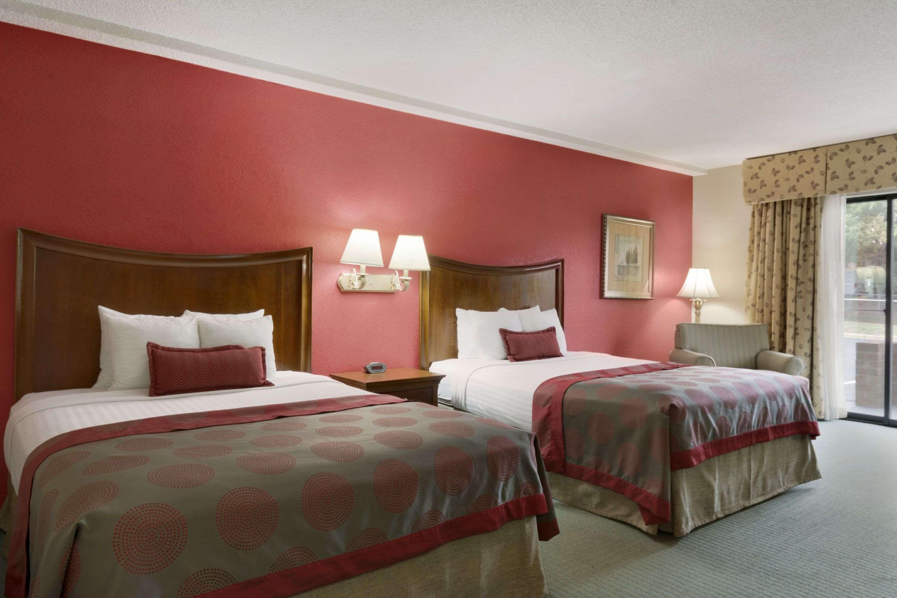 Ramada By Wyndham Raleigh Hotell Exteriör bild