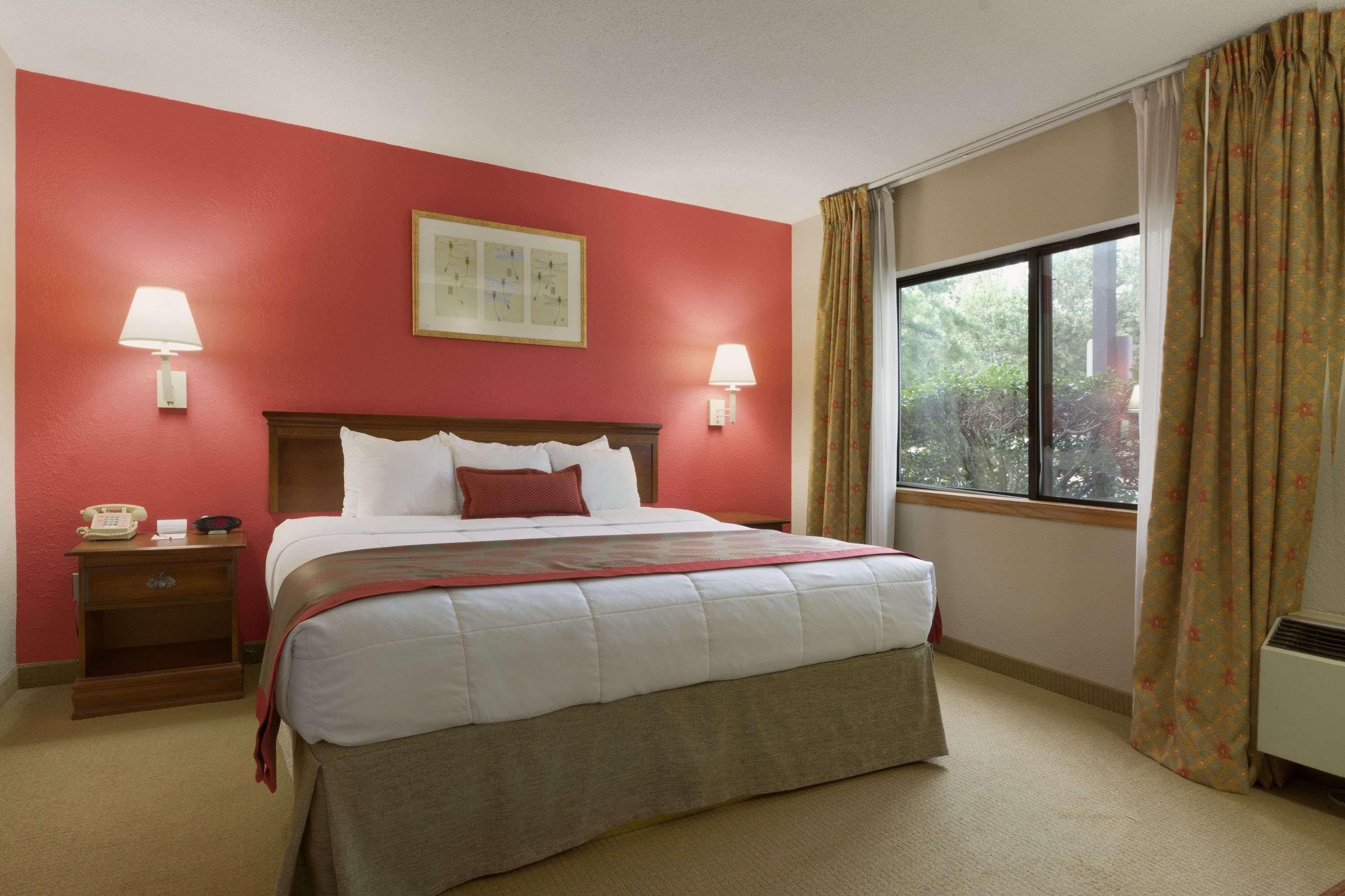 Ramada By Wyndham Raleigh Hotell Exteriör bild