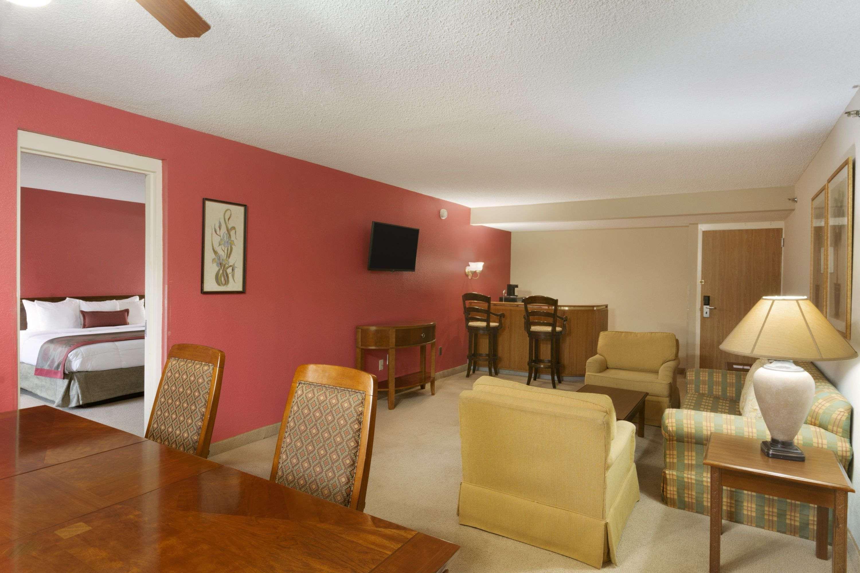 Ramada By Wyndham Raleigh Hotell Exteriör bild