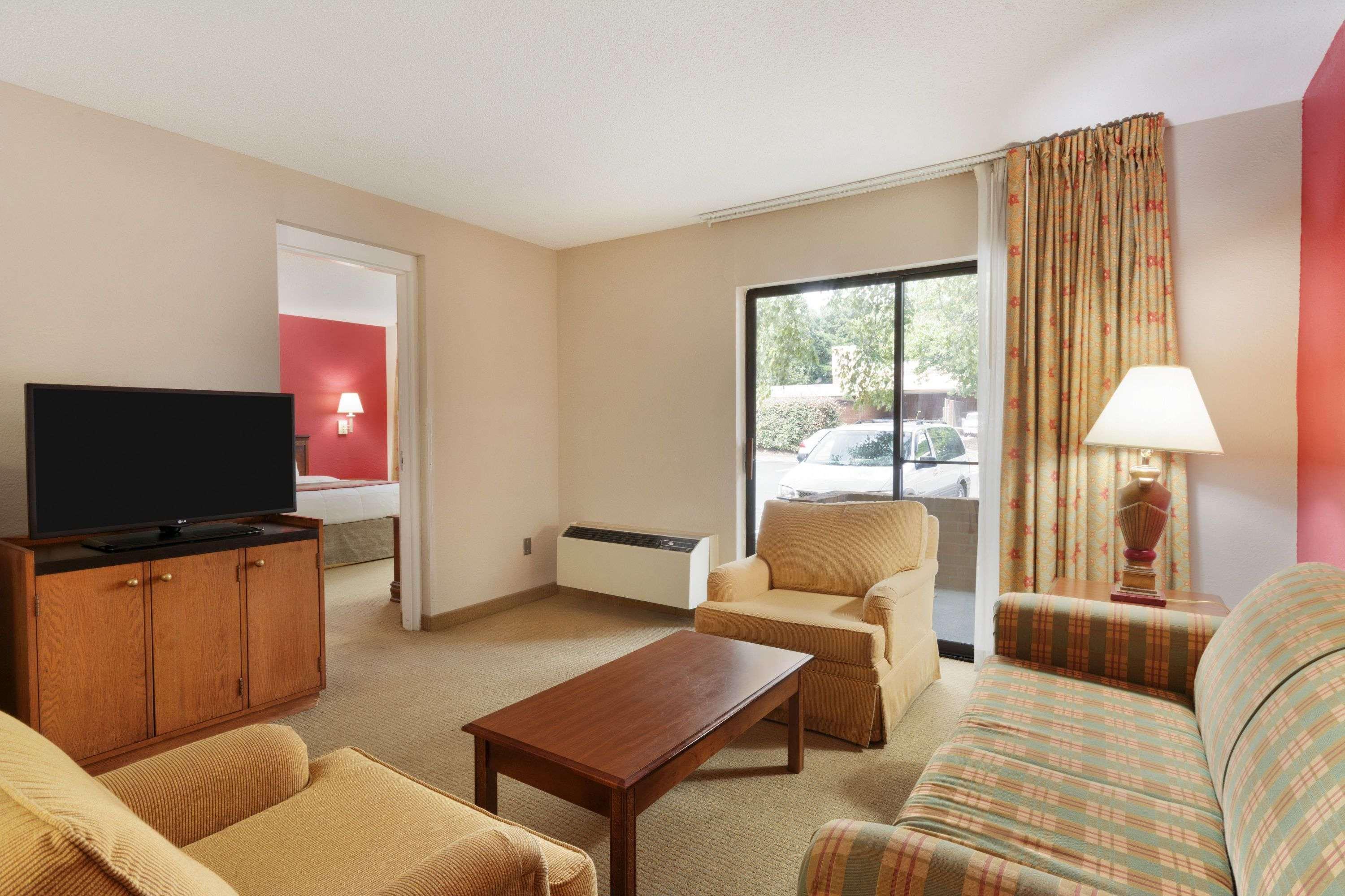 Ramada By Wyndham Raleigh Hotell Exteriör bild