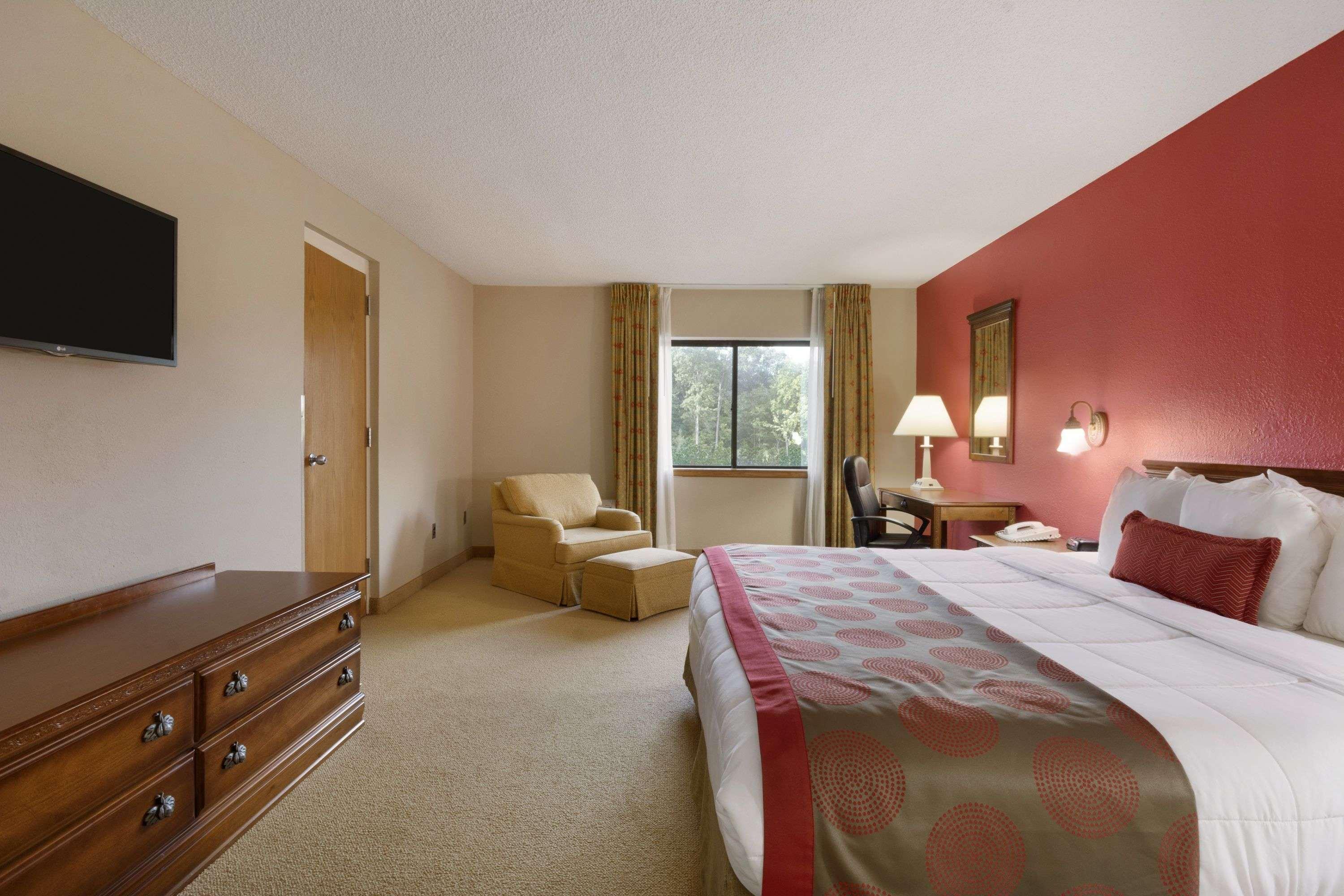 Ramada By Wyndham Raleigh Hotell Exteriör bild