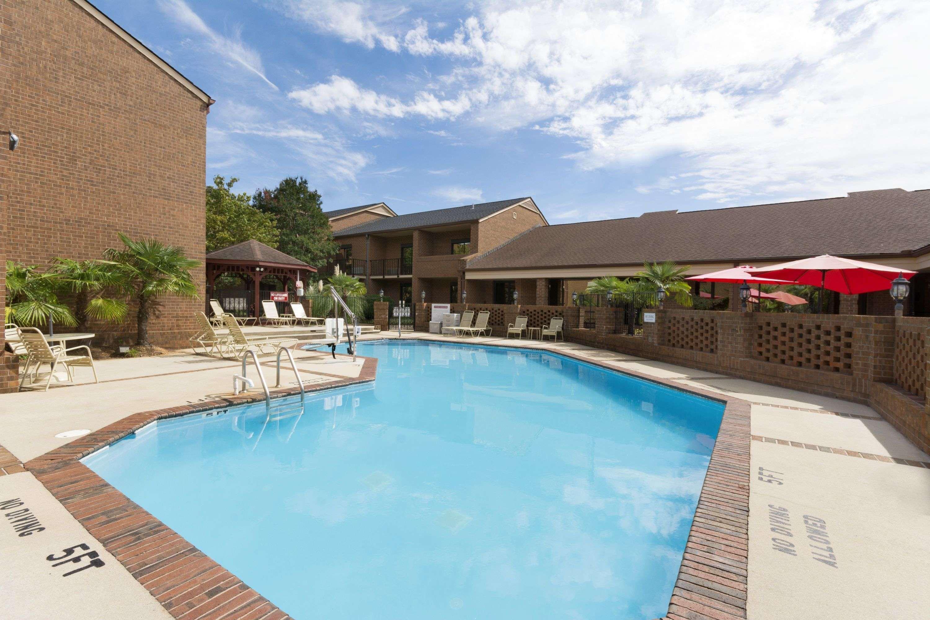 Ramada By Wyndham Raleigh Hotell Exteriör bild