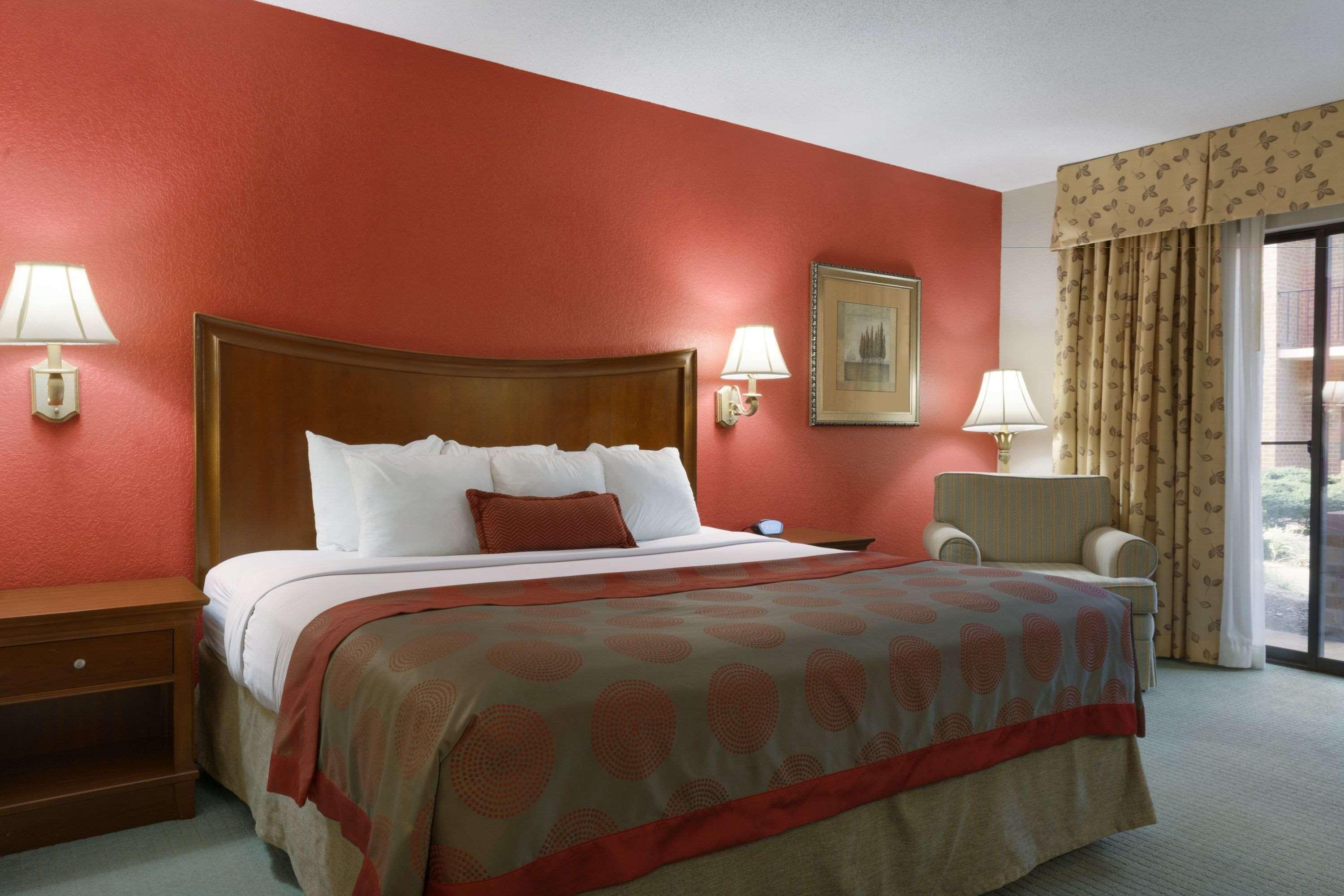 Ramada By Wyndham Raleigh Hotell Exteriör bild