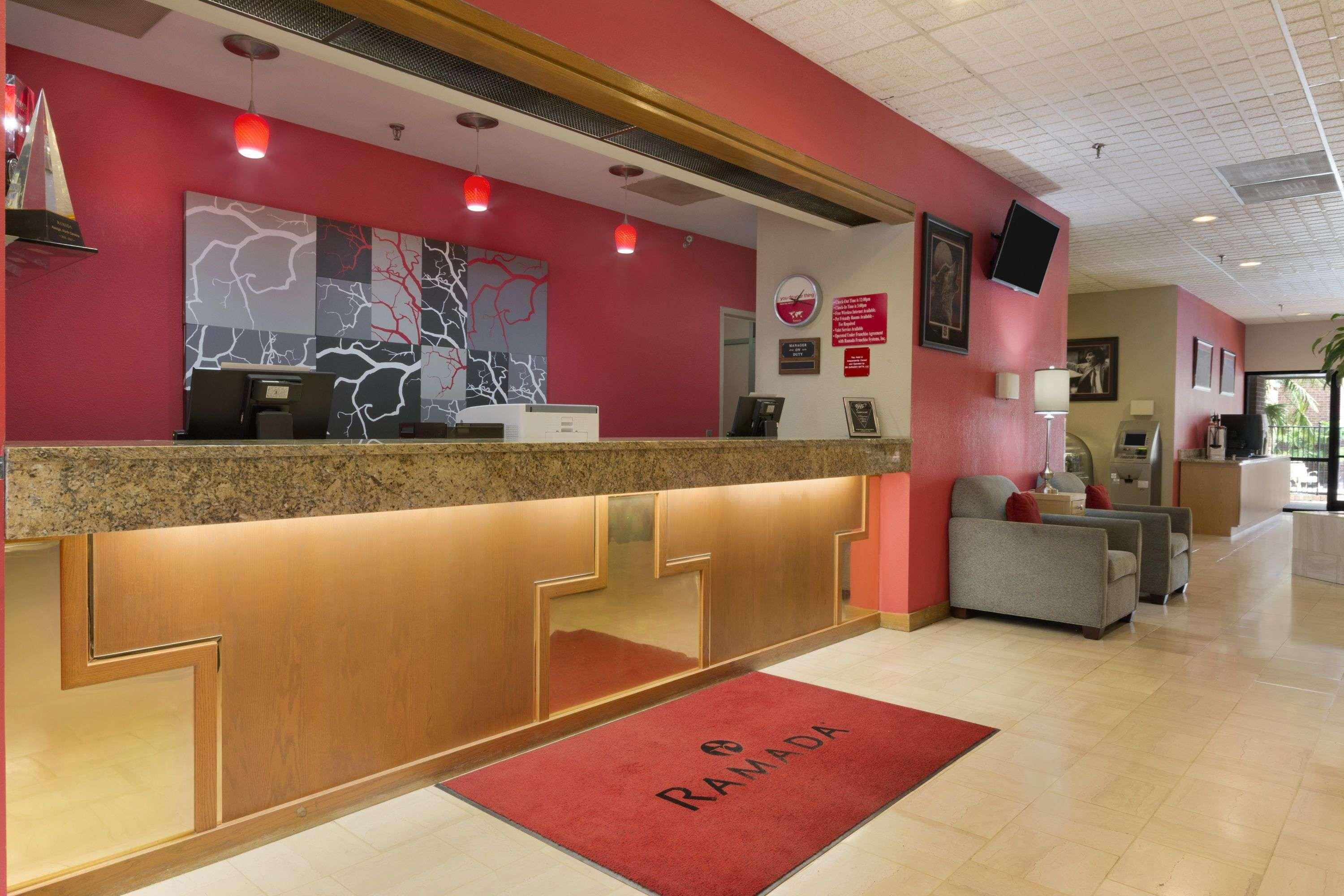 Ramada By Wyndham Raleigh Hotell Exteriör bild