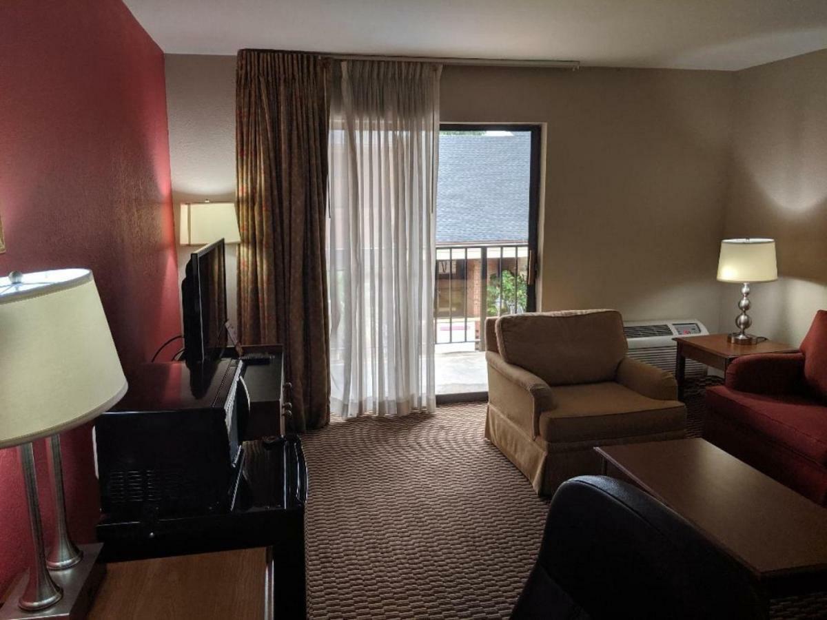 Ramada By Wyndham Raleigh Hotell Exteriör bild