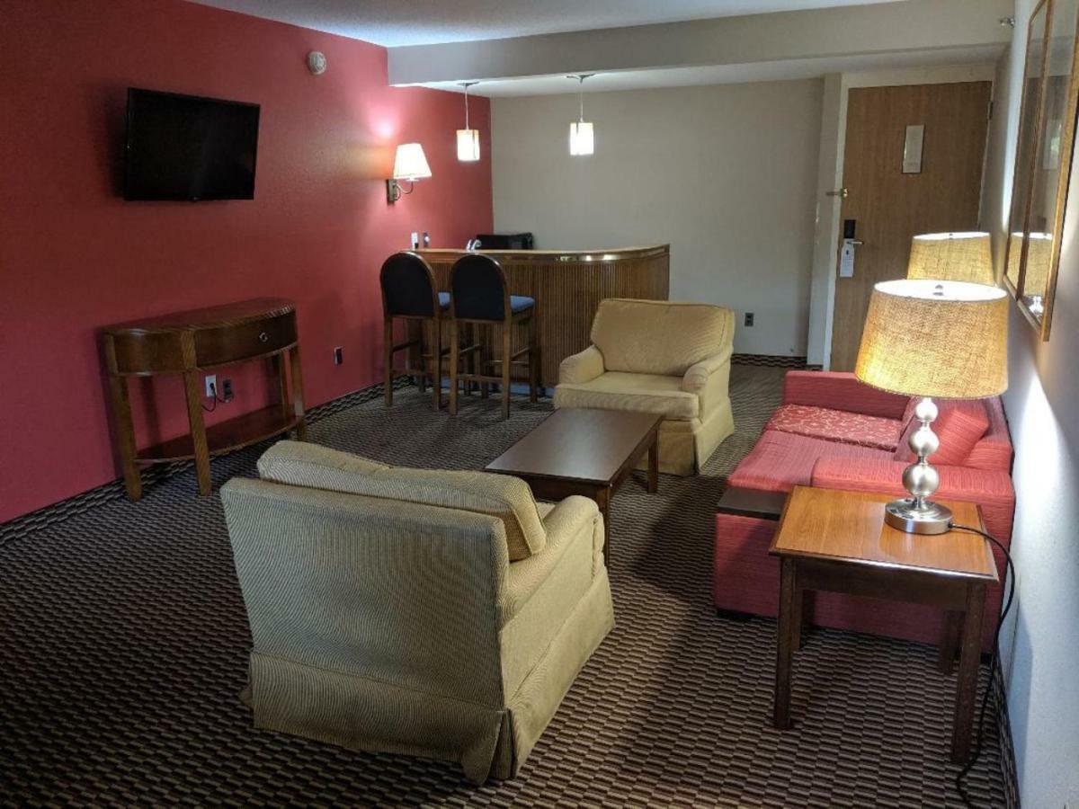 Ramada By Wyndham Raleigh Hotell Exteriör bild