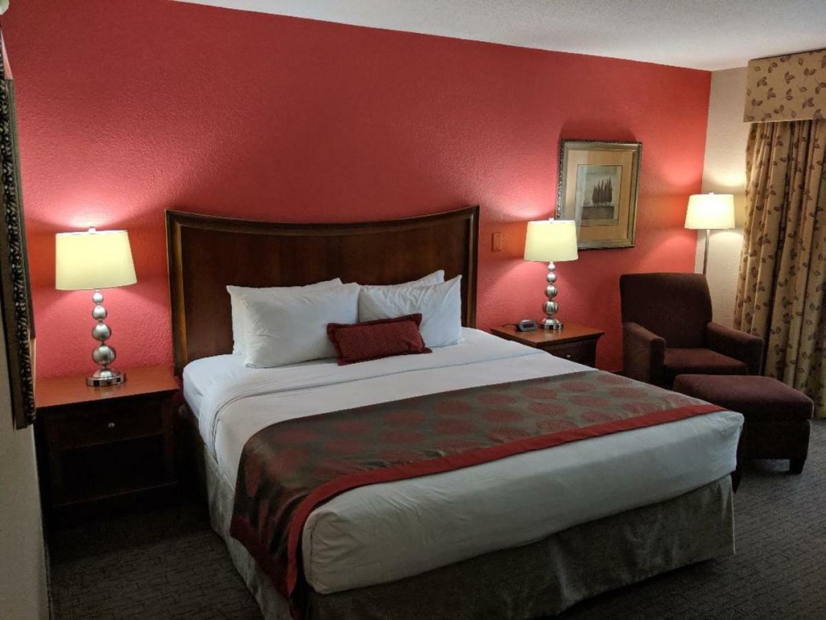 Ramada By Wyndham Raleigh Hotell Exteriör bild