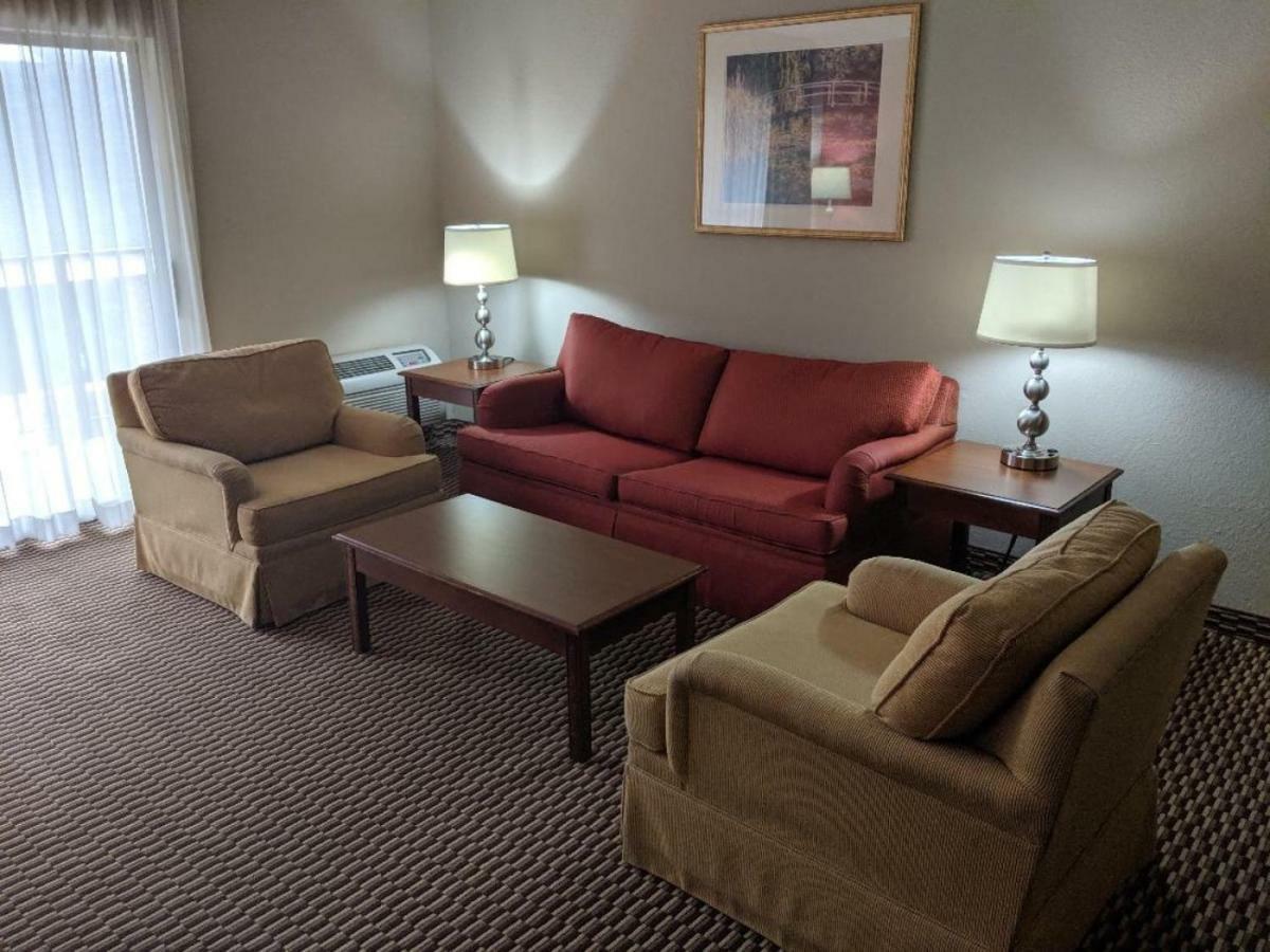 Ramada By Wyndham Raleigh Hotell Exteriör bild