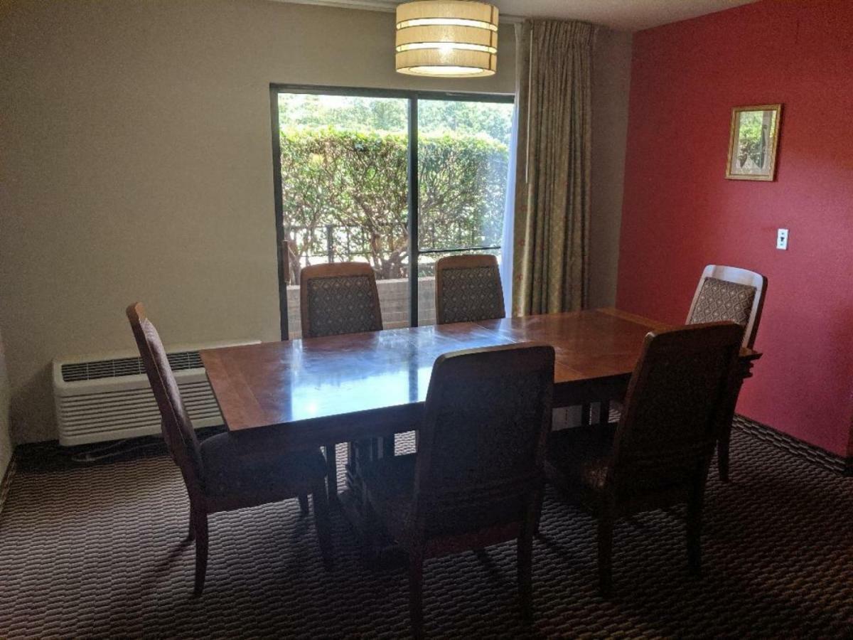 Ramada By Wyndham Raleigh Hotell Exteriör bild